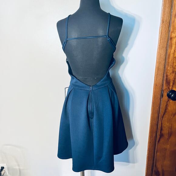 B. Darlin Dress Navy Floral Embroidered Halter Knit Fit & Flare NWT $59 13/14 - Picture 3 of 7